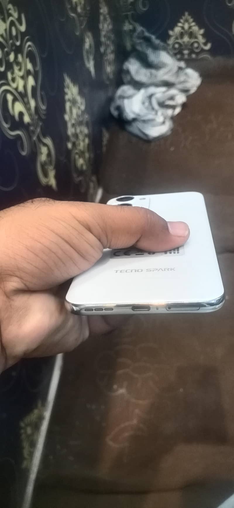 Tecno Spark 40 pro+ 2