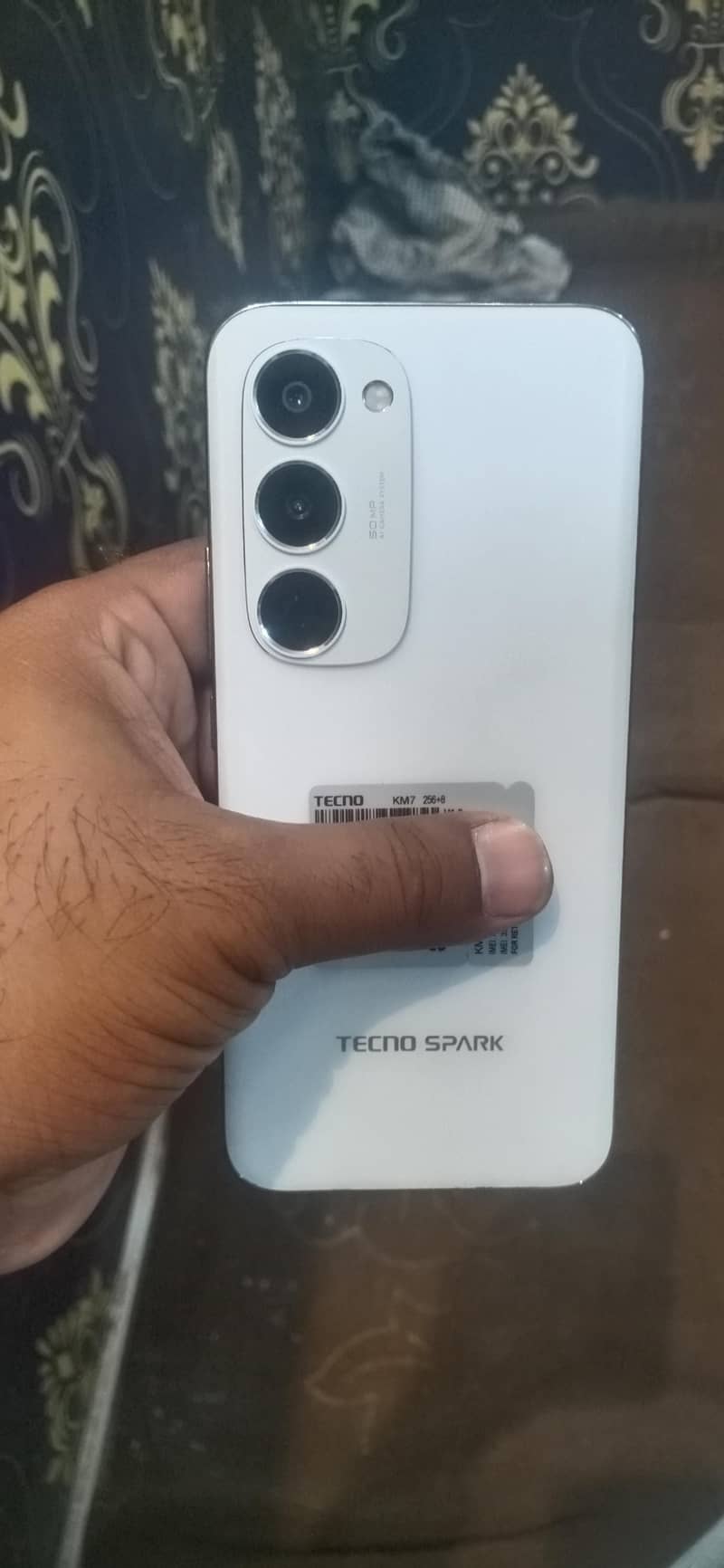 Tecno Spark 40 pro+ 3