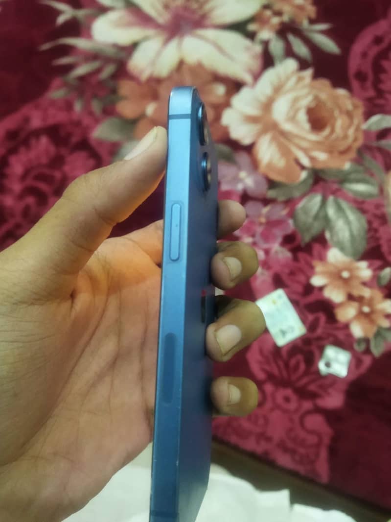 Apple iPhone 13 5