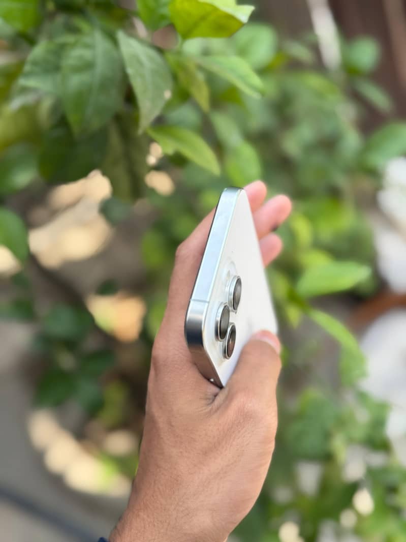 Apple iPhone 16 Pro Max 3