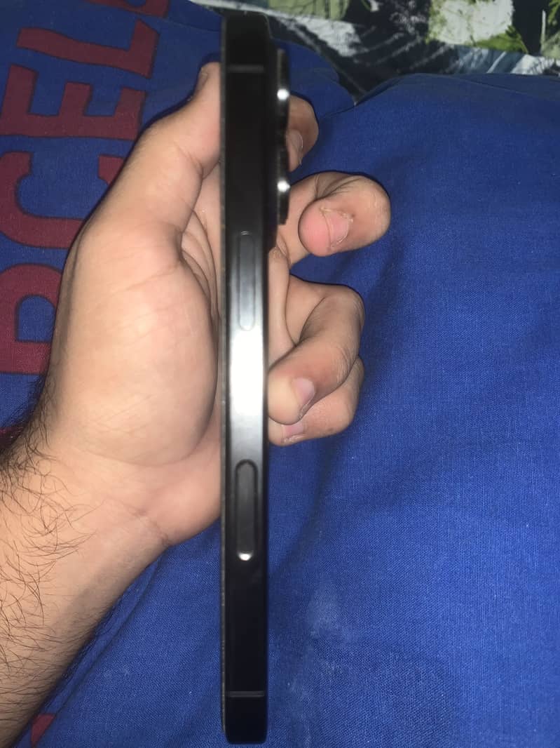 Apple iPhone 16 Pro 1