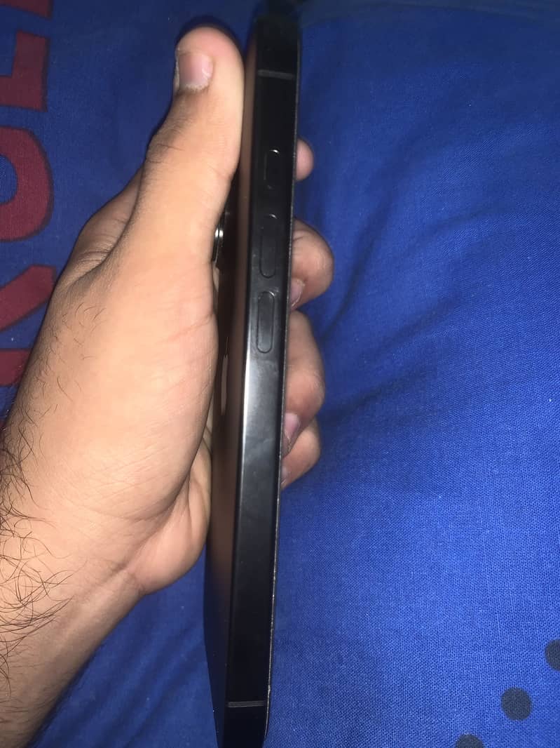 Apple iPhone 16 Pro 3