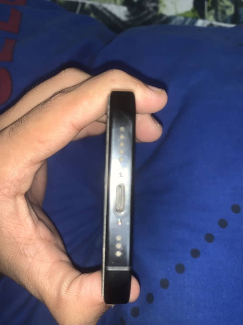 Apple iPhone 16 Pro 4