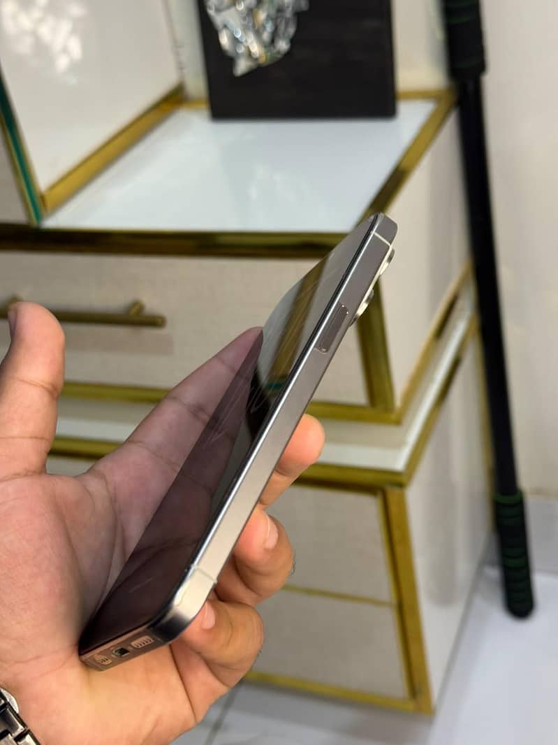 Apple iPhone 15 Pro Max 3