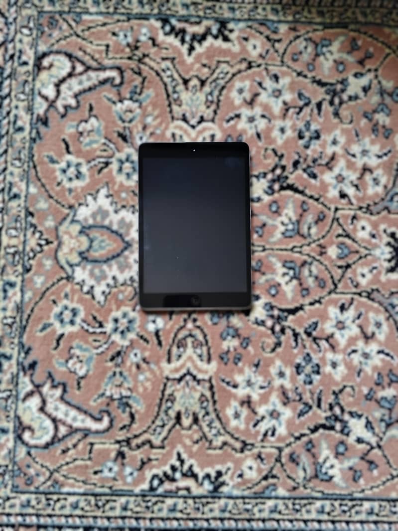 iPad Mini 2 — 32GB Storage — Good Condition 1