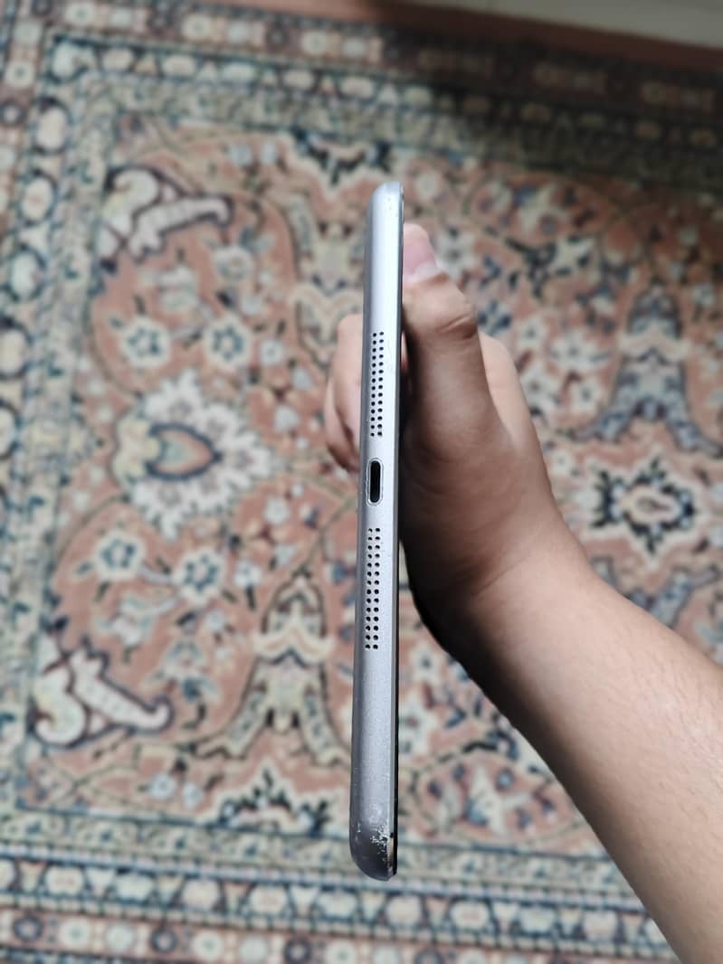 iPad Mini 2 — 32GB Storage — Good Condition 2