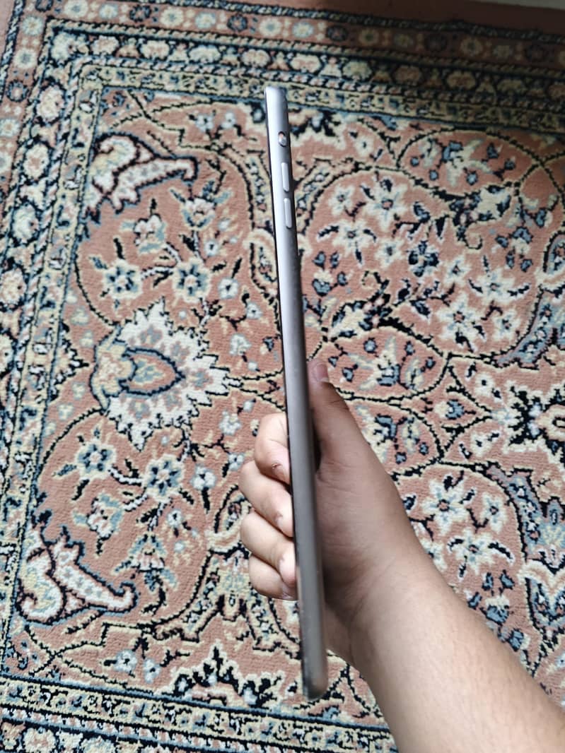 iPad Mini 2 — 32GB Storage — Good Condition 3