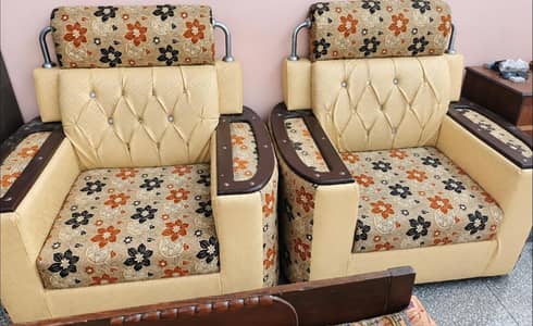 5 Seats King Size Sofa Set for urgent sale