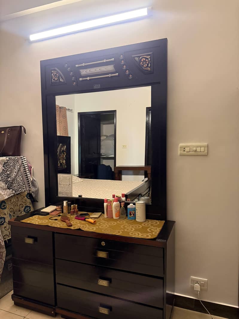 Bed with side tables and dressing table 1