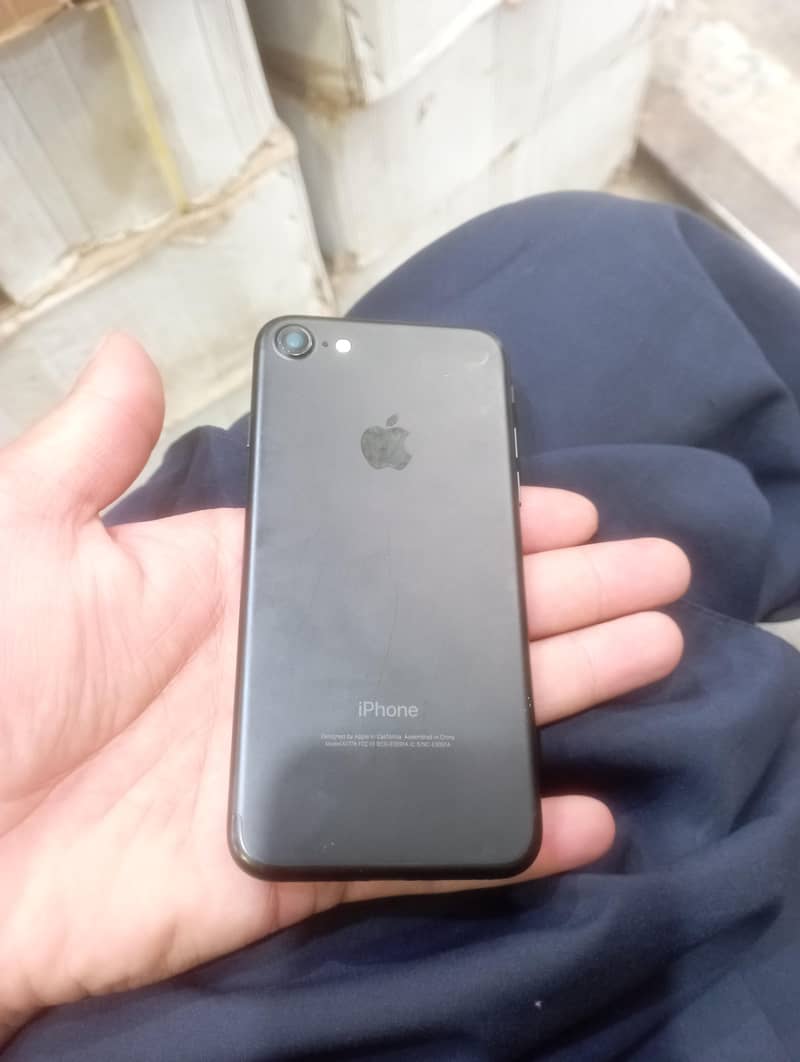 Apple iPhone 7 2