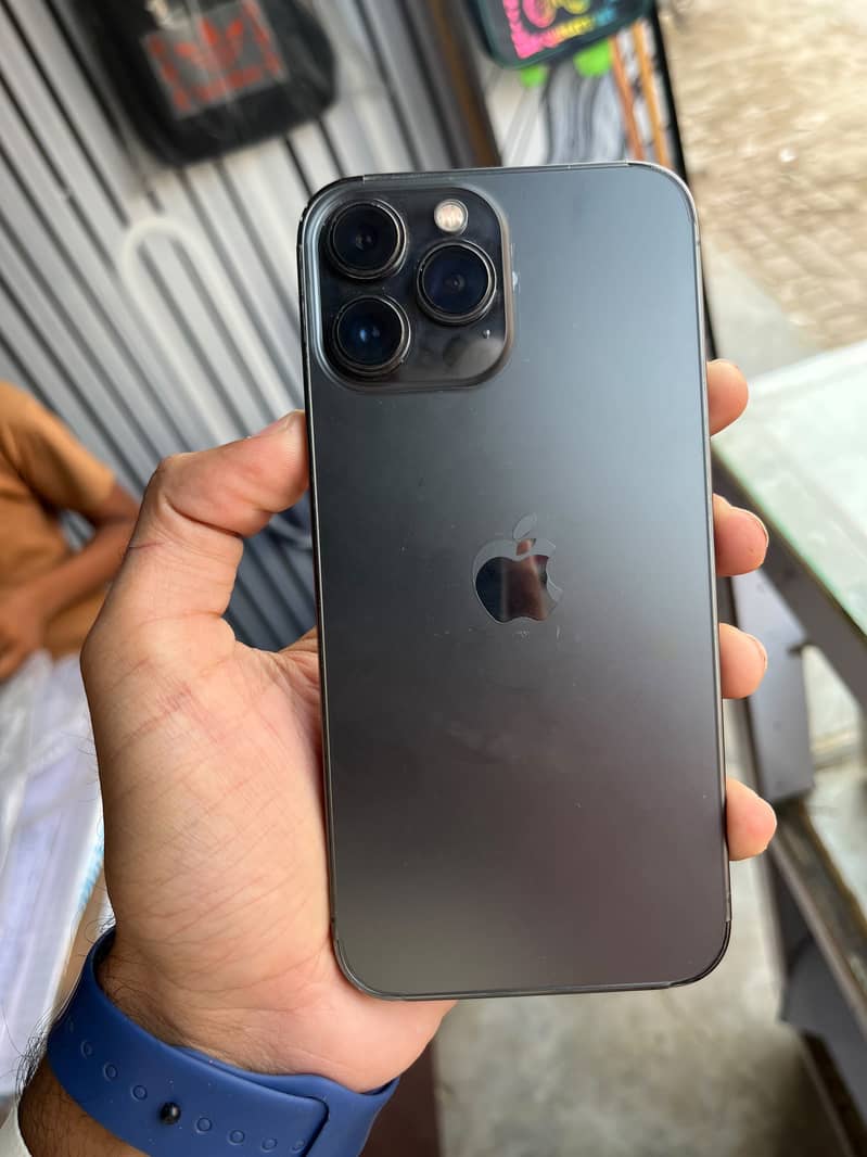 Apple iPhone 13 Pro Max 0