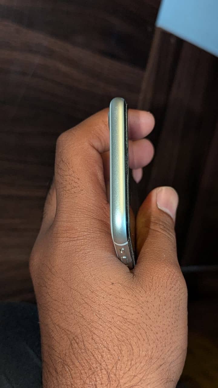 Apple iPhone SE 2nd-gen 1