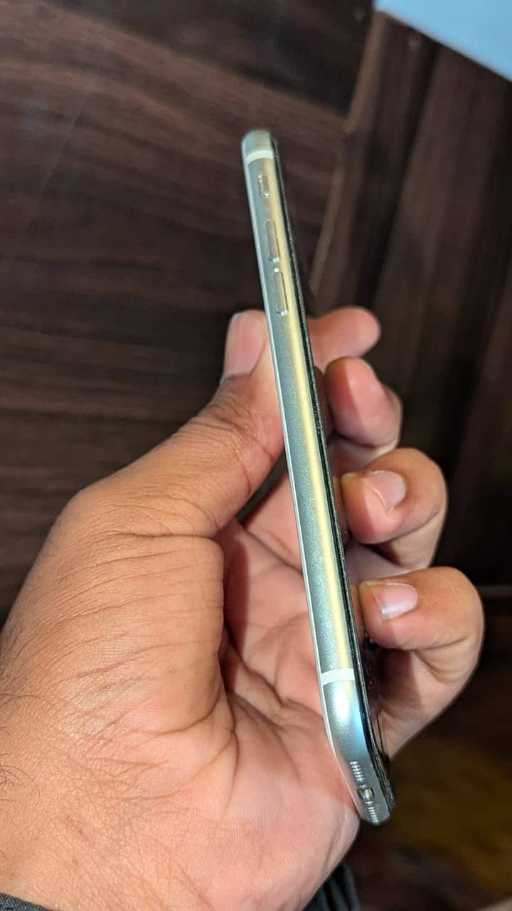 Apple iPhone SE 2nd-gen 3
