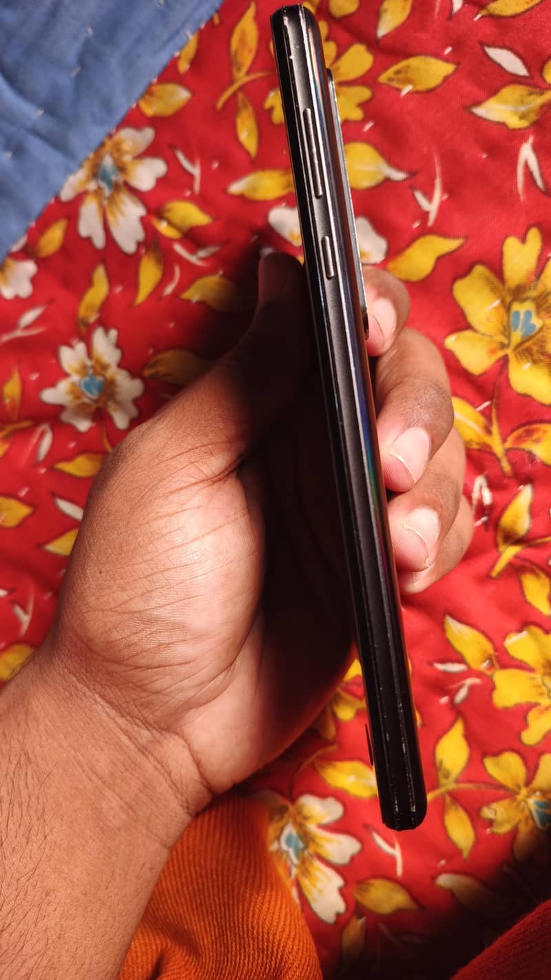 Sharp Aquos R5G 1