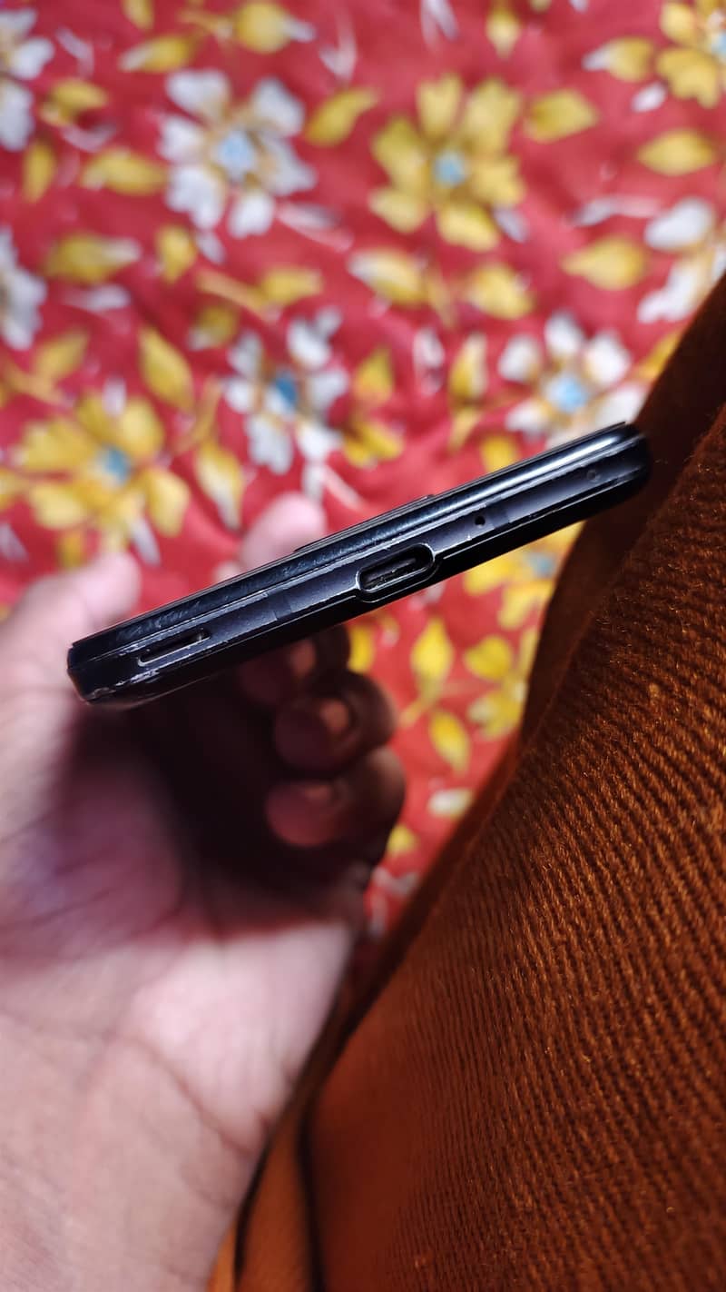Sharp Aquos R5G 4