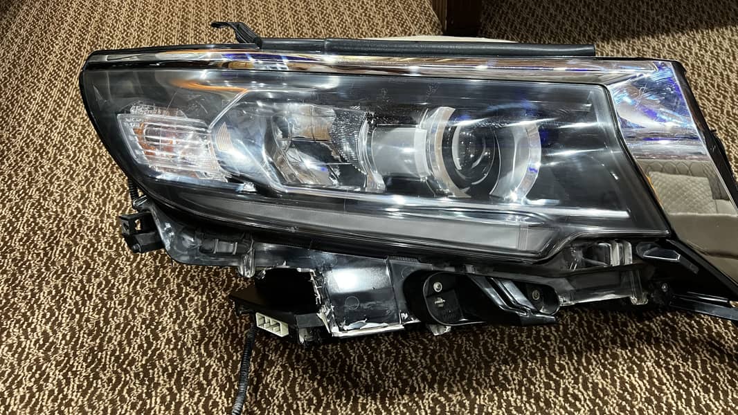 Parado headlights 1