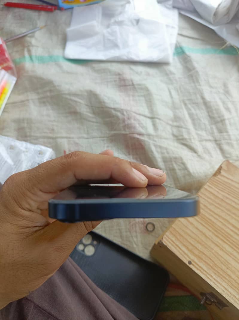 Apple iPhone 13 1