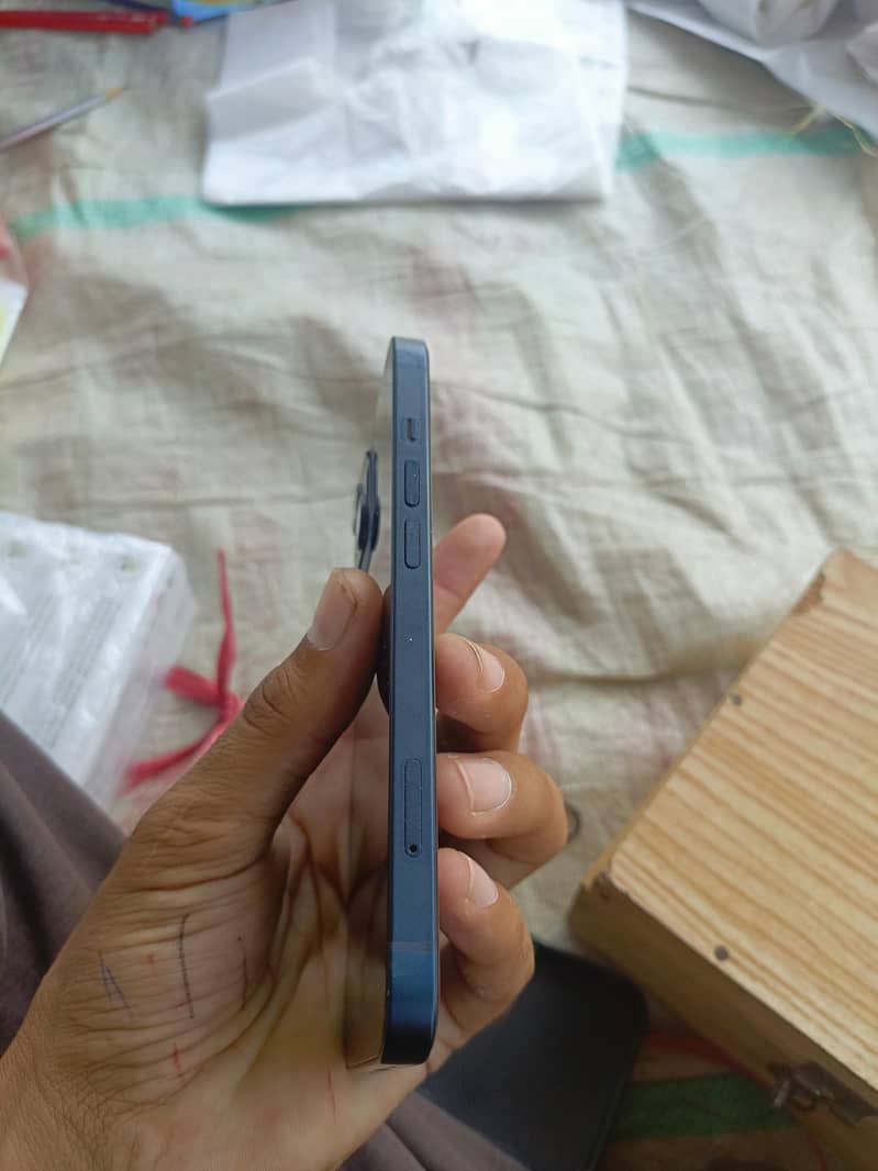 Apple iPhone 13 2
