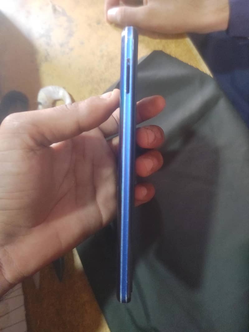 Sharp Aquos R5G 1