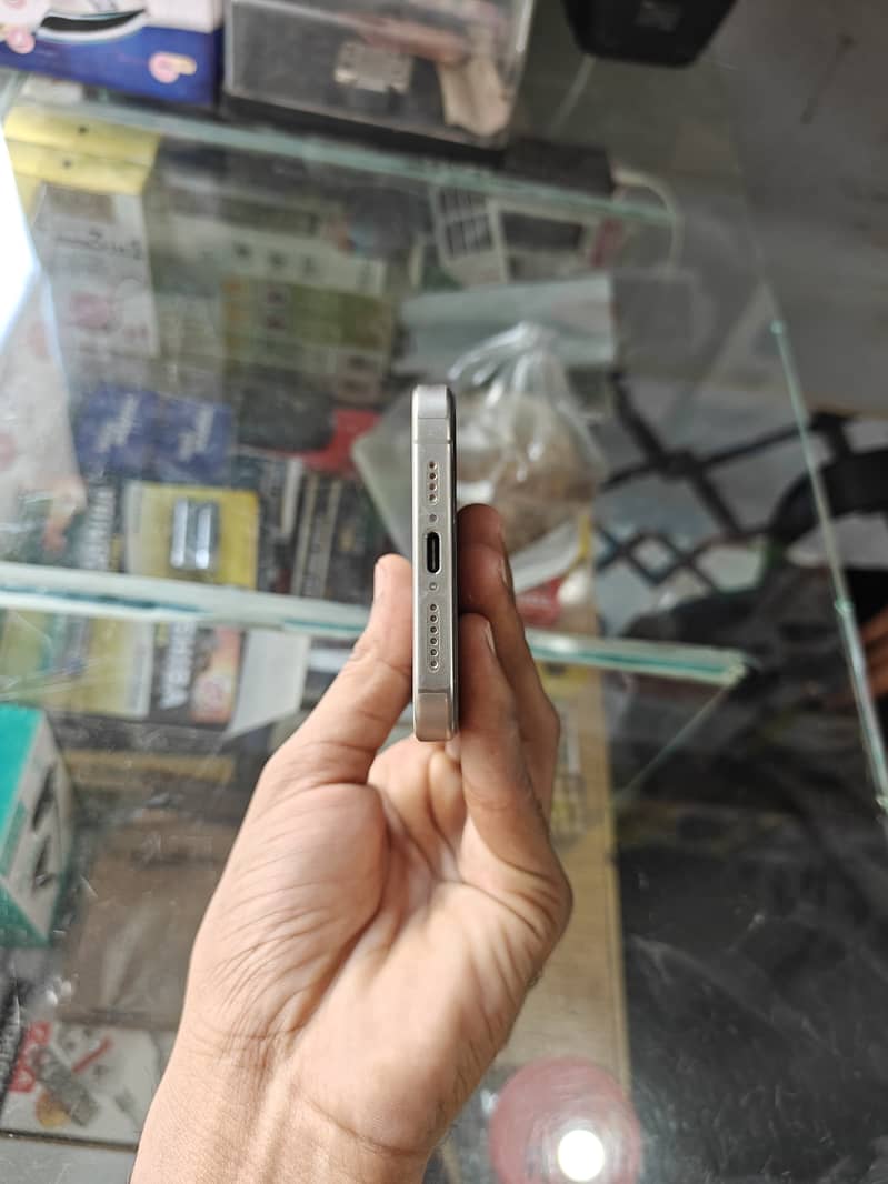 Apple iPhone 15 Pro Max 5