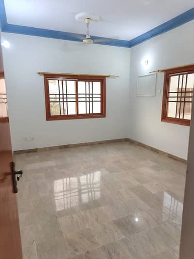 Portion For Rent 600 square yards  Gulistan jauhar block 14 1st Floor  Separate Gate Separate car Parking  Separate intrance 1 Lac 60000 4 Bed DD h *Code(16927)*