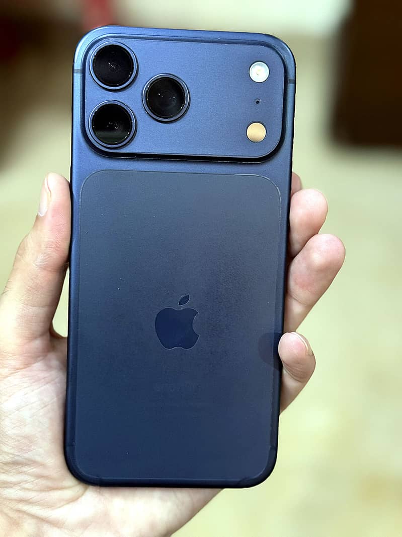 Apple iPhone 17 Pro Max 0