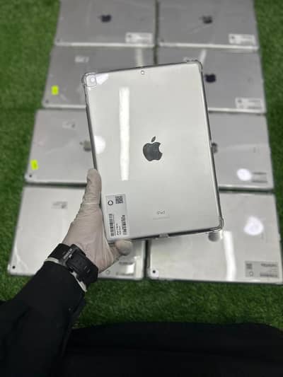 I PAD 8 GENERATION 32 GB