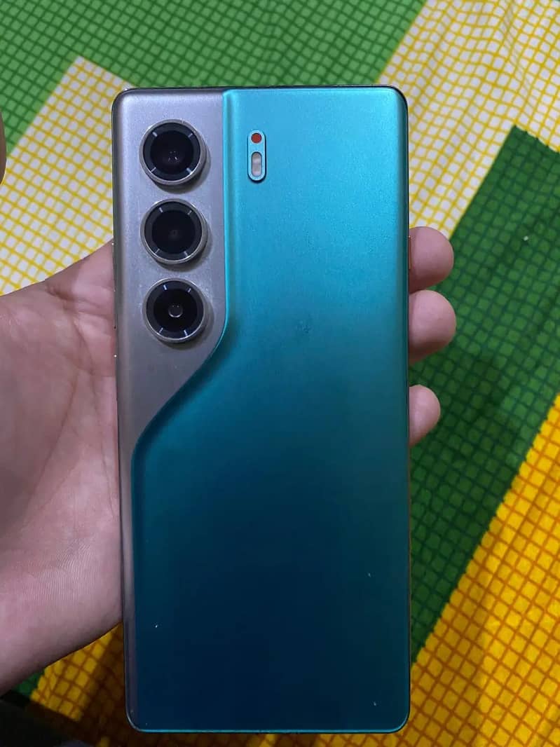 Tecno CAMON 40 Pro 1