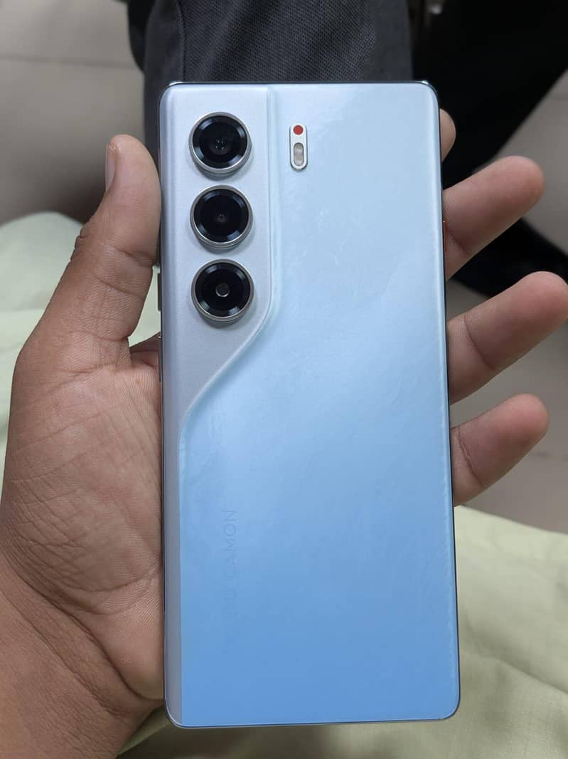 Tecno CAMON 40 Pro 1
