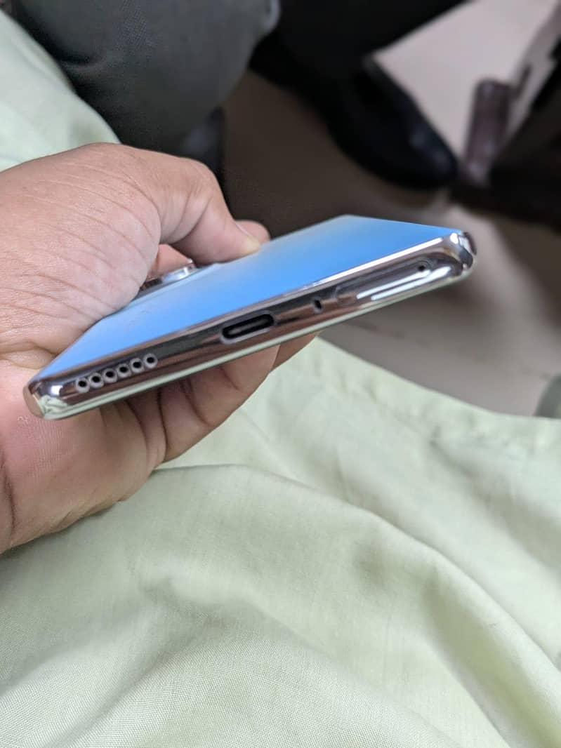 Tecno CAMON 40 Pro 4