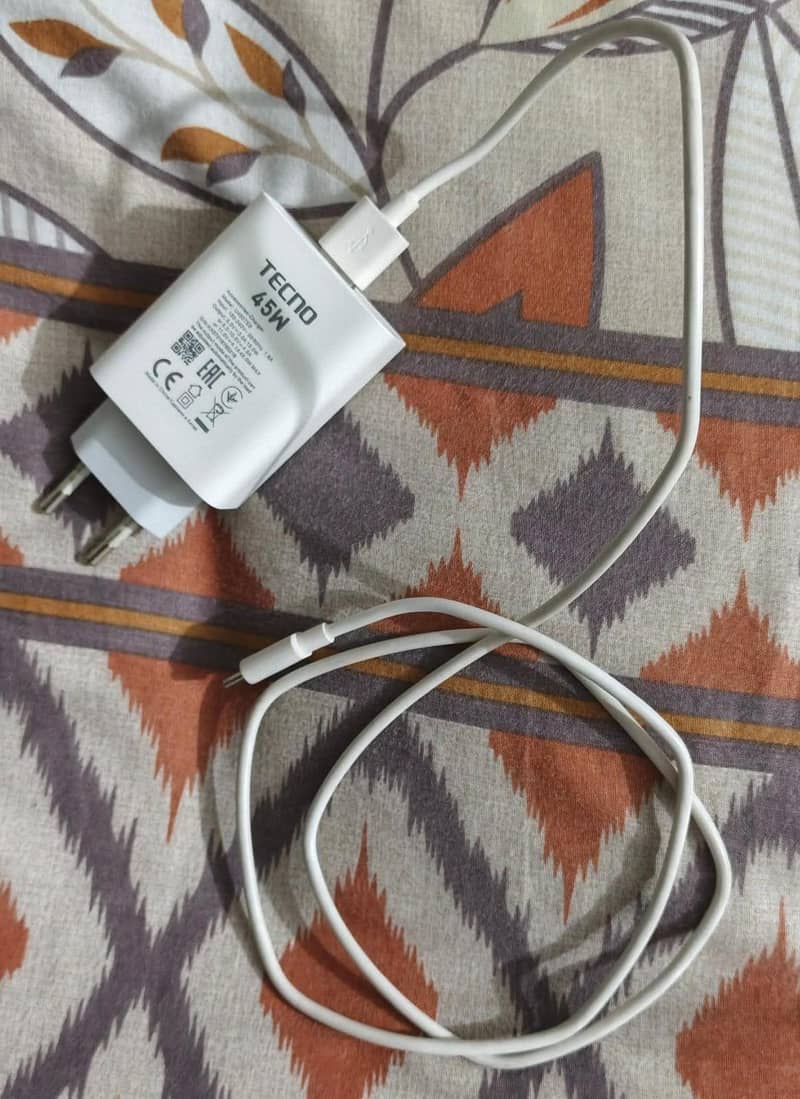 Tecno CAMON 40 Pro 7