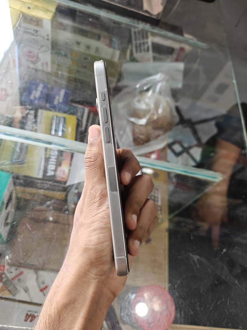 Apple iPhone 15 Pro Max 1