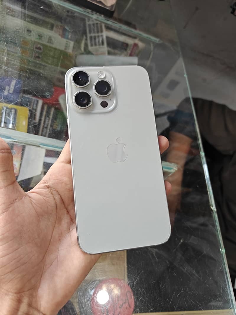 Apple iPhone 15 Pro Max 3