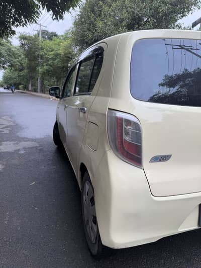 Daihatsu Mira 2011