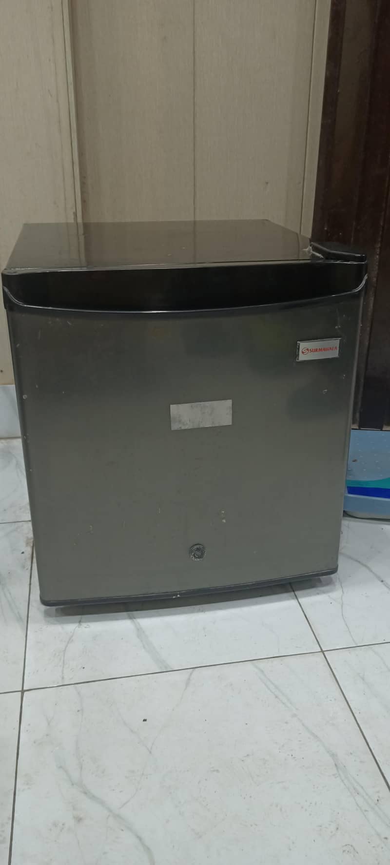 mini room fridge 0