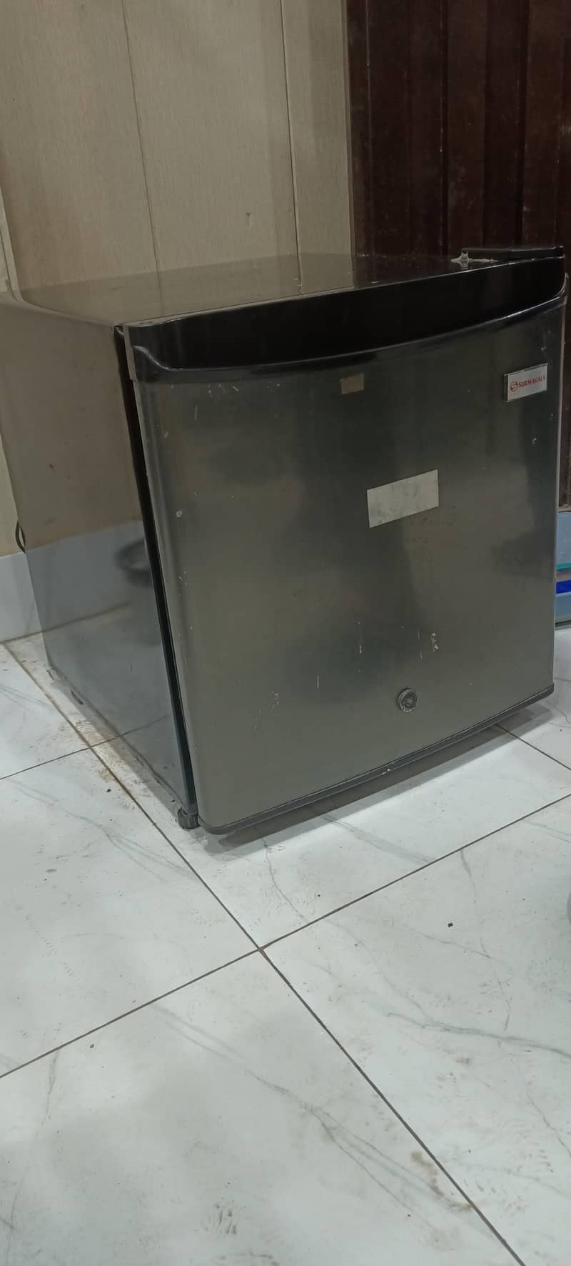 mini room fridge 1