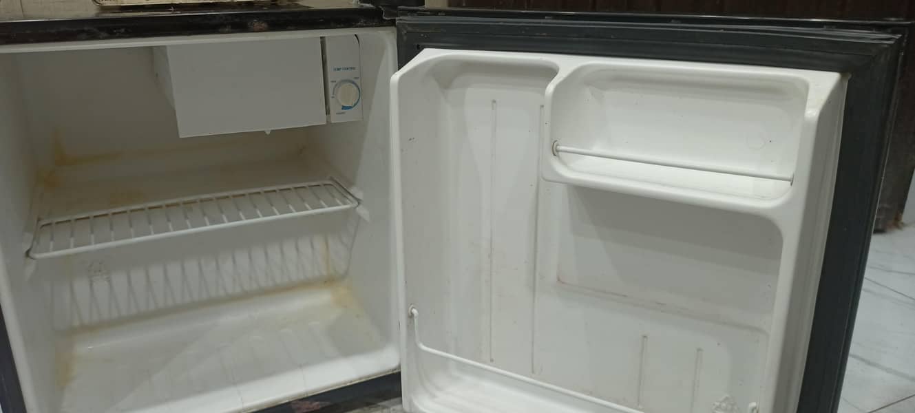 mini room fridge 3
