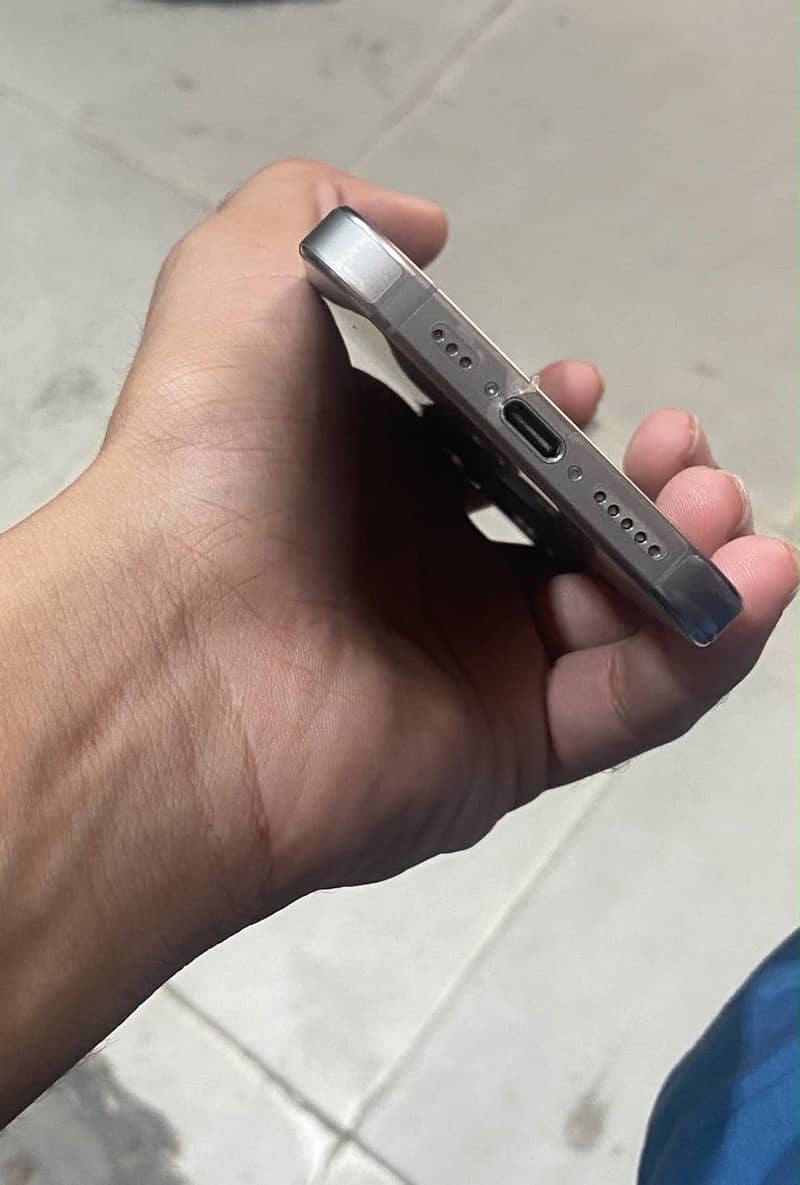 Apple iPhone 15 Pro 2