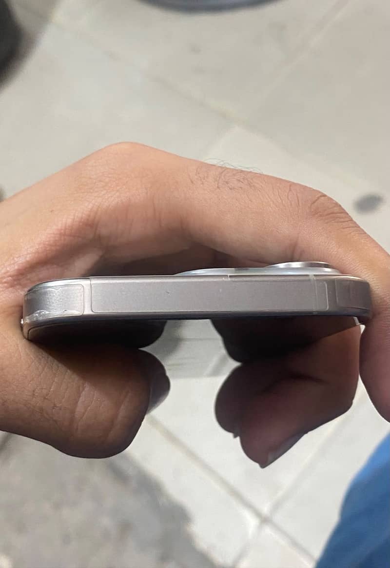 Apple iPhone 15 Pro 3