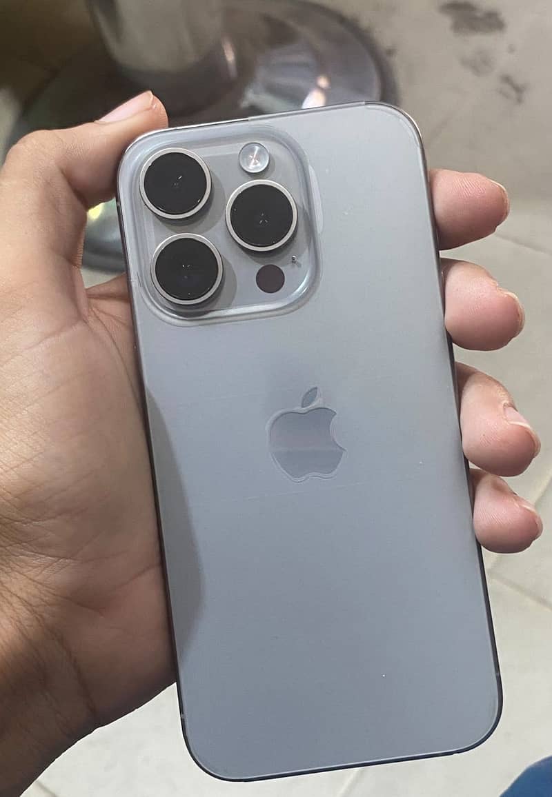Apple iPhone 15 Pro 4
