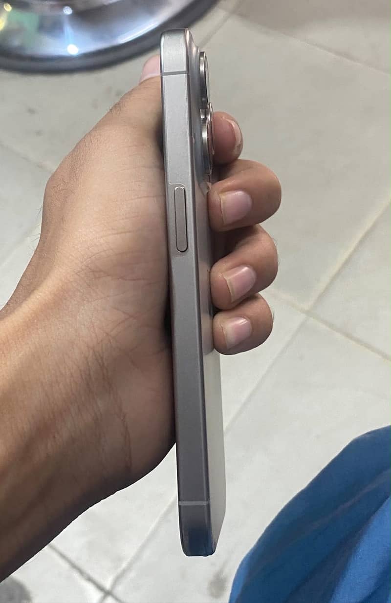Apple iPhone 15 Pro 6