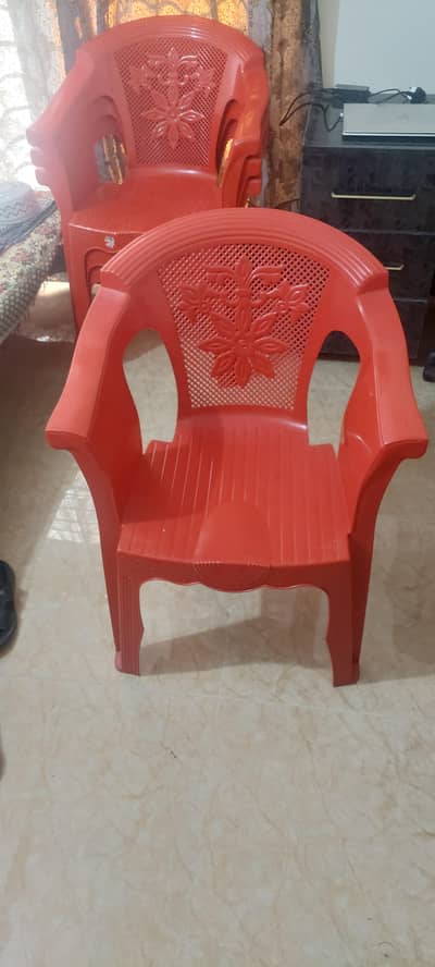 5 chairs & 1 Table Indus New Plastic Big Chairs for Home Use