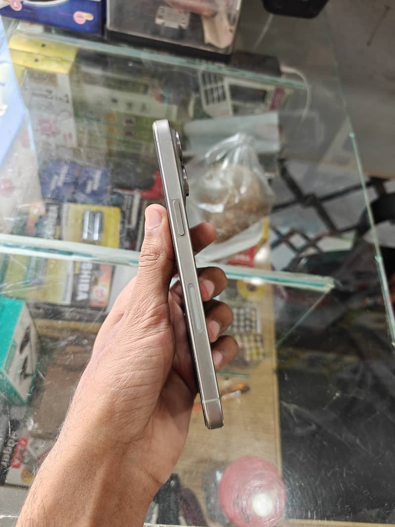 Apple iPhone 15 Pro Max 3