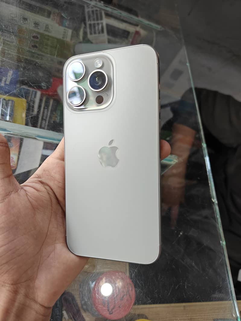 Apple iPhone 15 Pro Max 6