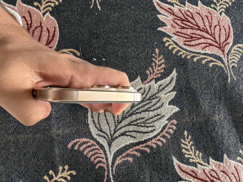 Apple iPhone 16 Pro Max 5