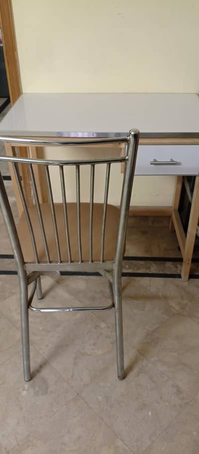 2 Study tables with 2 metal chairs for sale