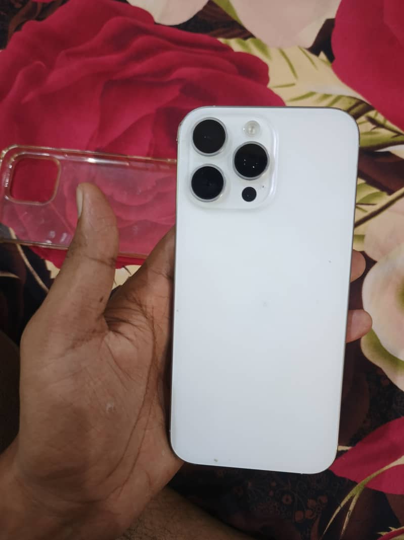 Apple iPhone 16 Pro Max 2