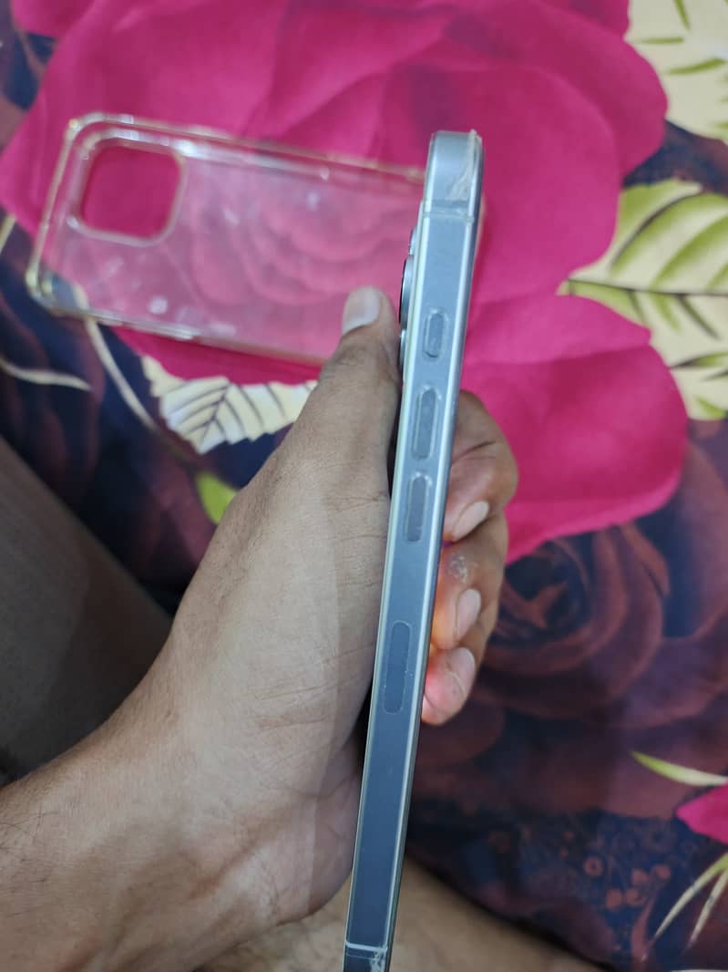Apple iPhone 16 Pro Max 3
