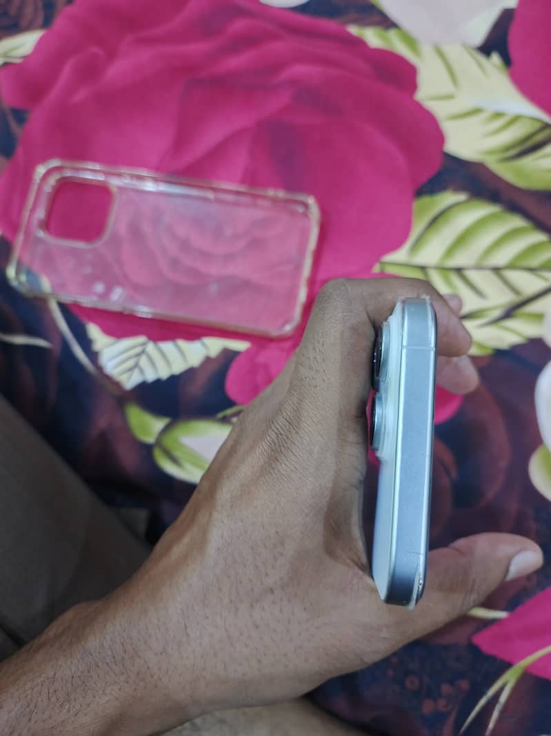 Apple iPhone 16 Pro Max 4