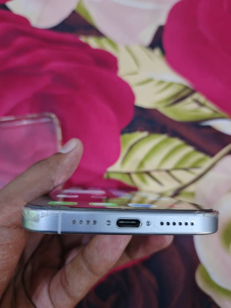 Apple iPhone 16 Pro Max 8